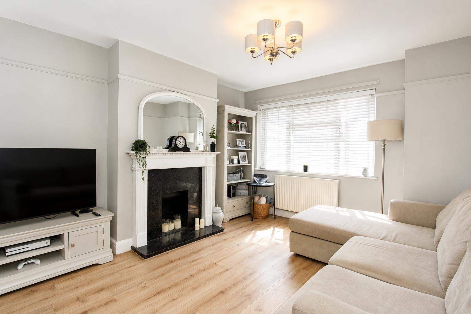 2 bed property in Parkgate Road, Wallington